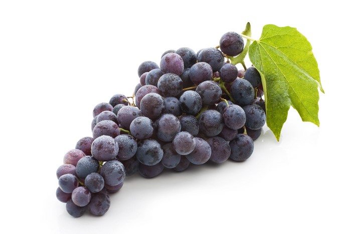 820900-Grapes-White-background